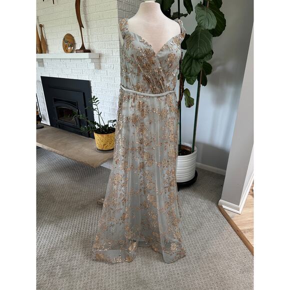 Cinderella Divine CB069 Gold Sequin Floral Formal Gown Size 20 NWT - Picture 1 of 14